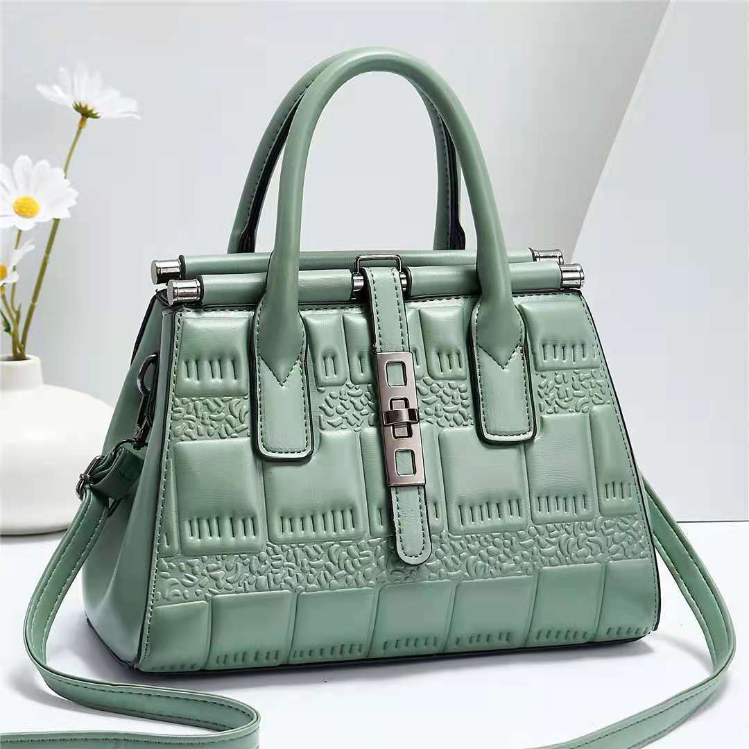 Trendy Handbags and Shoulder Bags for Ladies