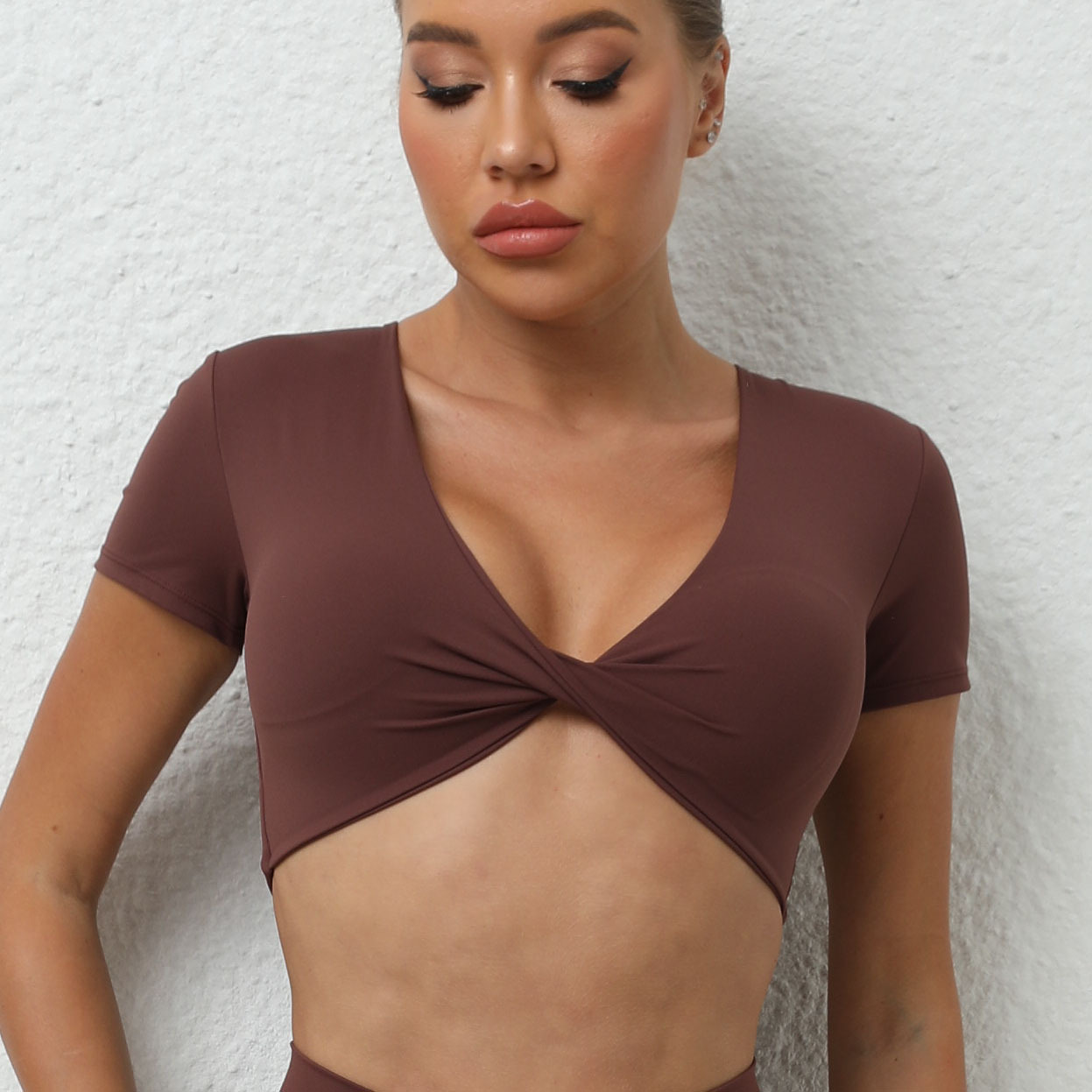 Slim-Fit V-Neck Yoga Tee – Stylish & Sporty Activewear
